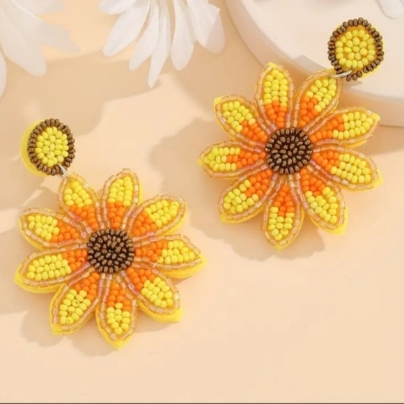 🌻 Sunflower Beaded Drop Dangle Earrings - Picture 7 of 15